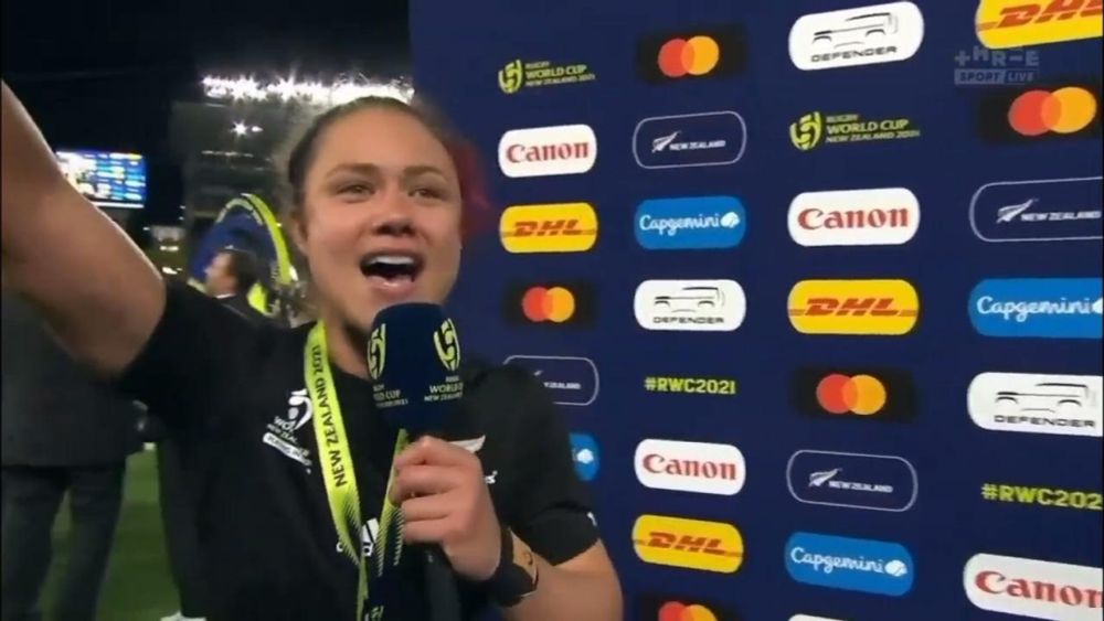 Ruby Tui sings "Tūtira Mai" to whole 40,000+ crowd of Eden Park after winning Rugby World Cup 2022