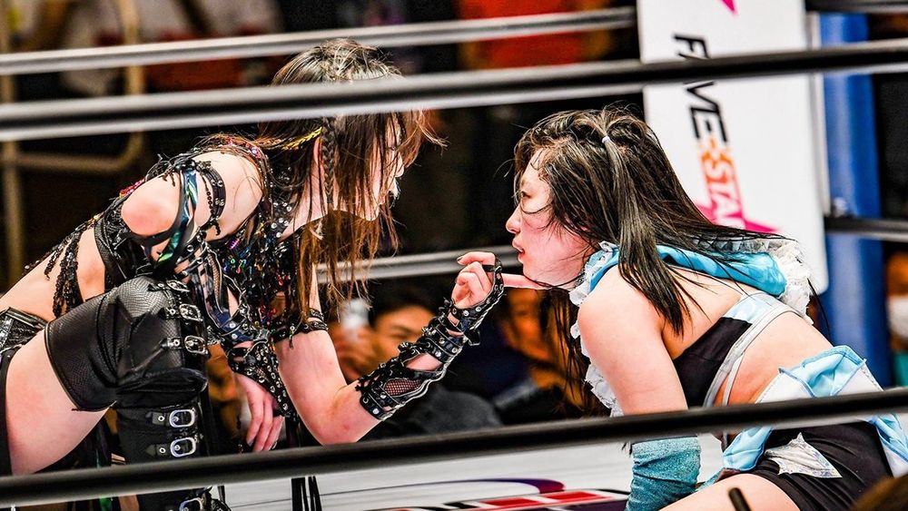 Saya Kamitani challenges Sayaka Kurara in Stardom