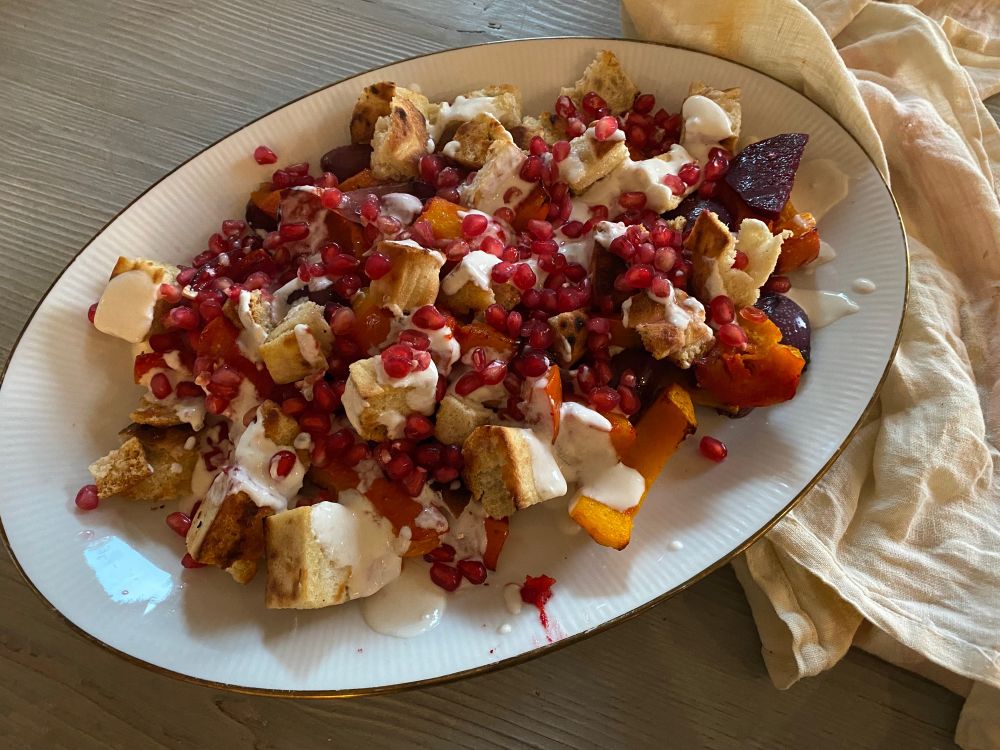 Eine Platte mit dem Salat