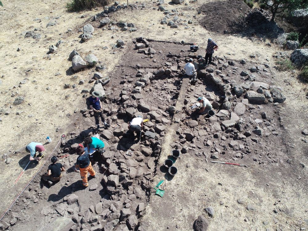 Aerial view of Middle Bronze Age round house ST8.4 at Punta Ferulosu (Bonorva) during the 2025 excavation 