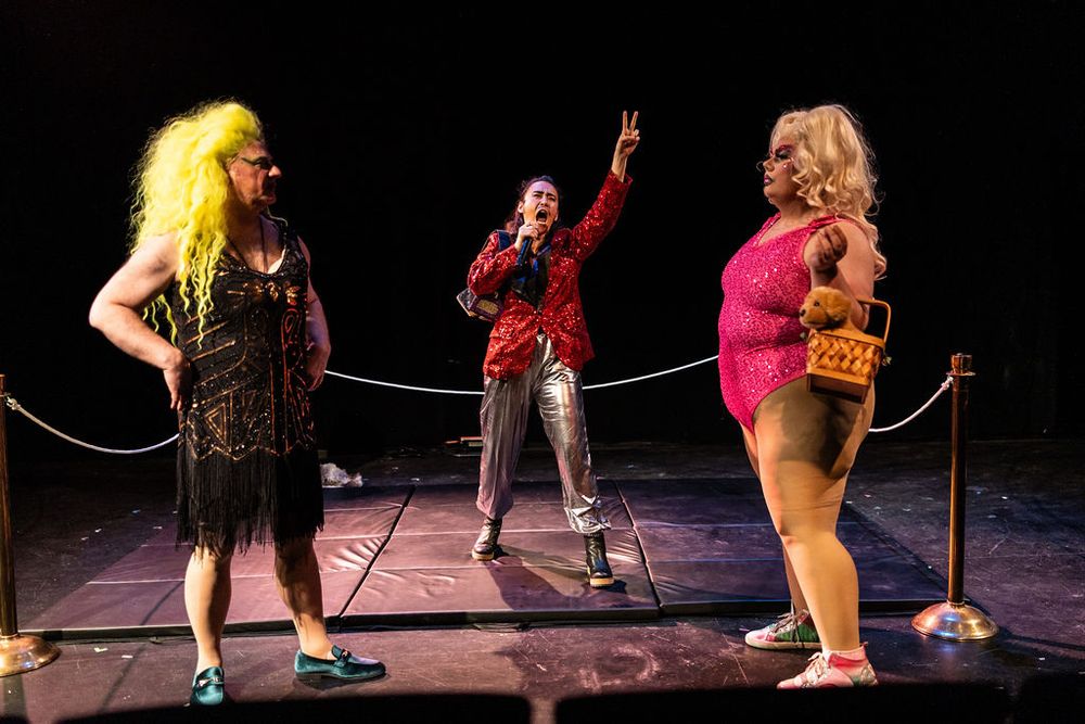 “Two queens enter. One queen leaves!” Vinny announces the title bout between Ethel Murder and Susie Suplex. 
