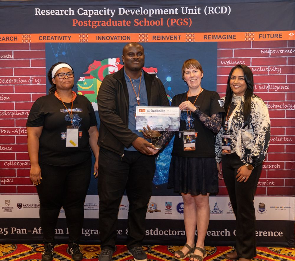 Chukwunonso Ezeasor -  in between three women accepting his prize for the best Postdoctoral Research Fellow Poster