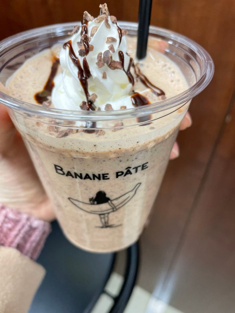 ショコラバナーヌという飲み物
生クリームが乗っている