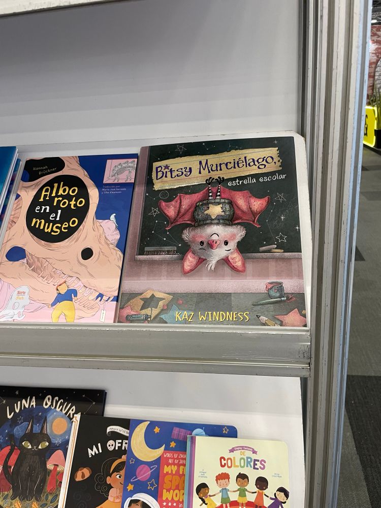 A photo of the cover of the picture book Bitsy Murciélago, Estrella Escolar by Kaz Windness. 