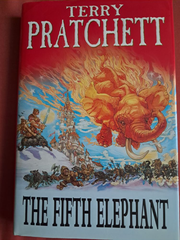 The original hardback edition of The Fifth Elephant. In typical style, the cover picture doesn't show something that happens in the book. Unless you consider the Fifth Elephant to be a metaphor for truth, crashing down on the dwarves, werewolves and vampires. 
