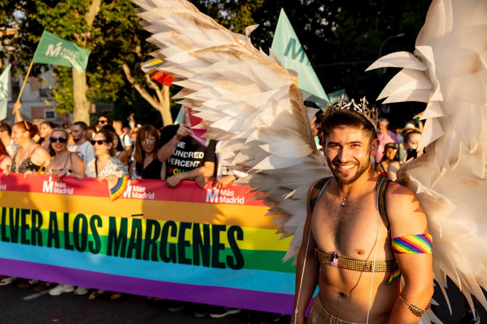 Pancarta de Más Madrid en el Orgullo LGTBIQ+ 2025.