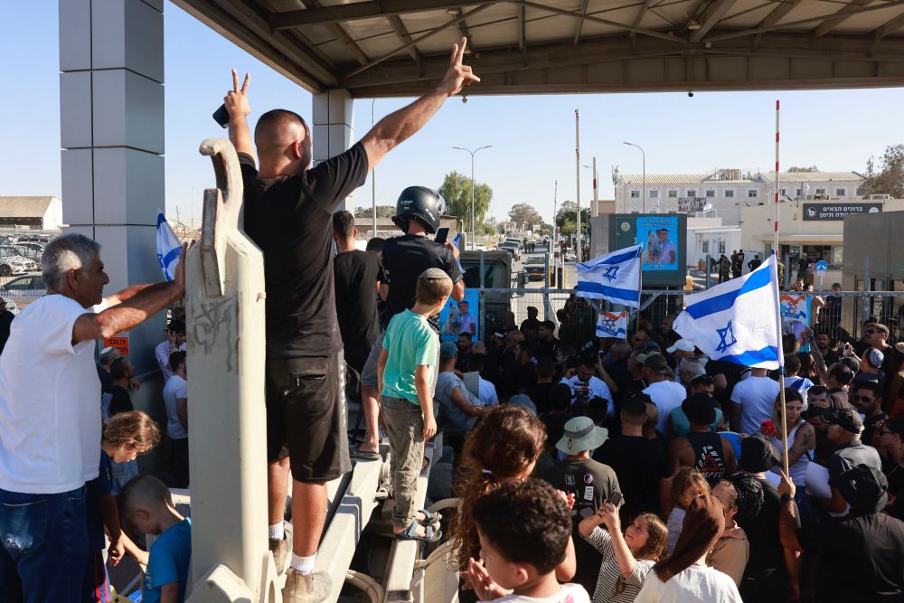 Netanyahu, Herzog appeal for ‘calm’ after mob storms IDF base with far-right MKs