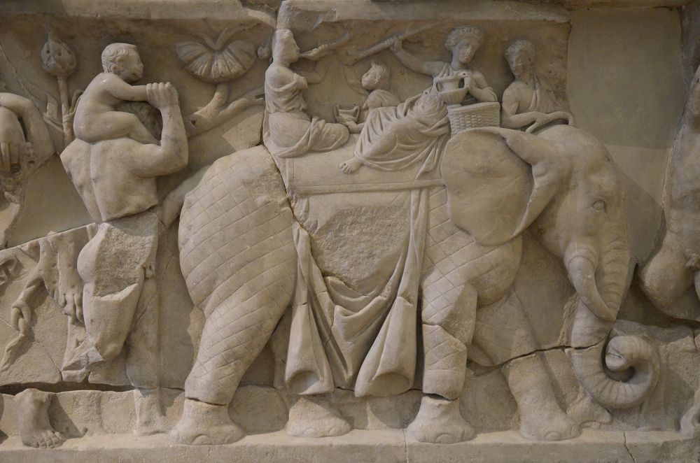 Detail of the "Pashley Sarcophagus", a Roman sarcophagus with relief showing the triumphal return of Dionysos from India. Dated circa 125-150 AD, found in Arvi (Crete).
Fitzwilliam Museum, Cambridge (UK).