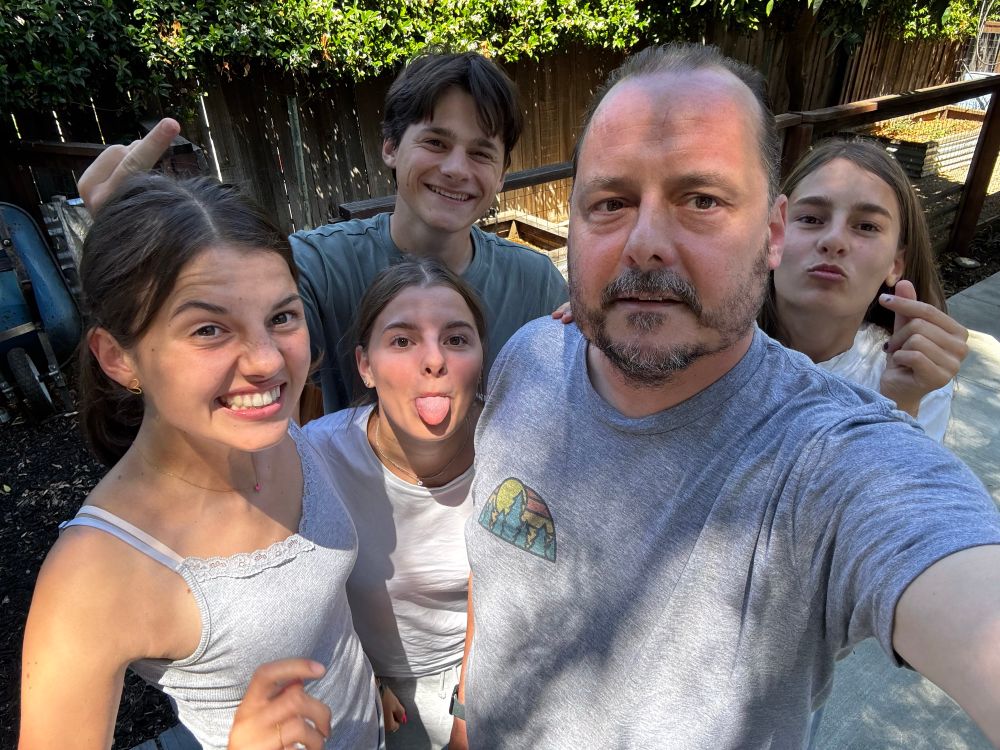 Tom and his 4 children posing for a selfie. 