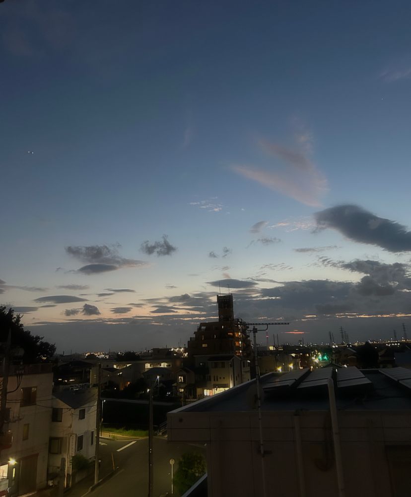 vista da cidade durante o pôr do sol