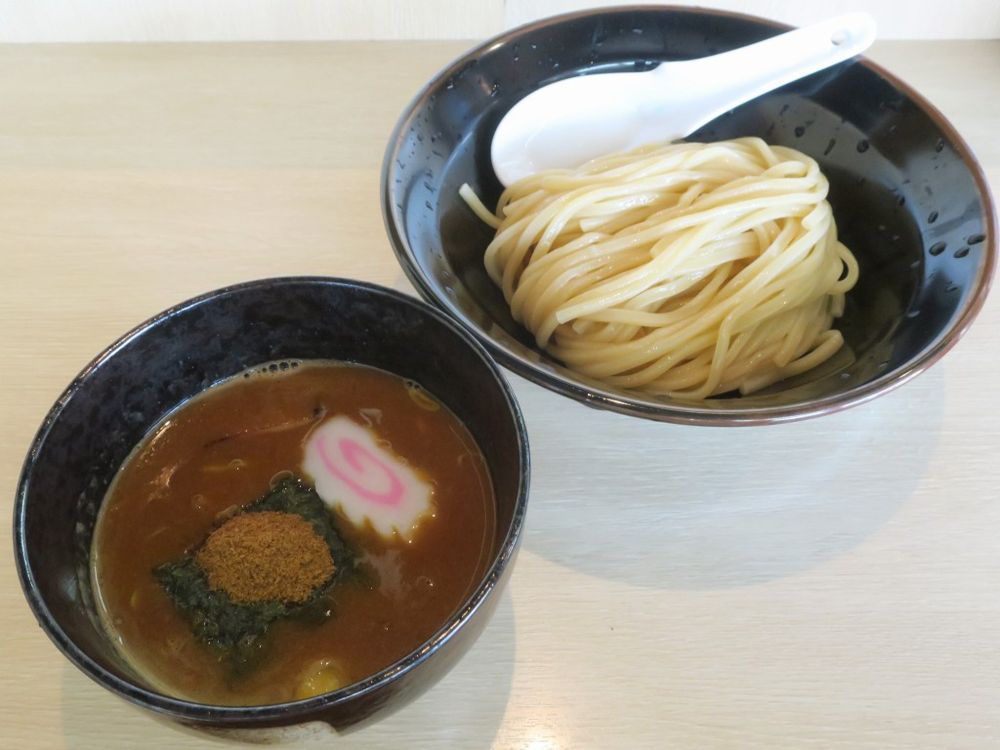 麺屋 和の介　歯ごたえある太麺と濃厚魚介系スープのつけ麺