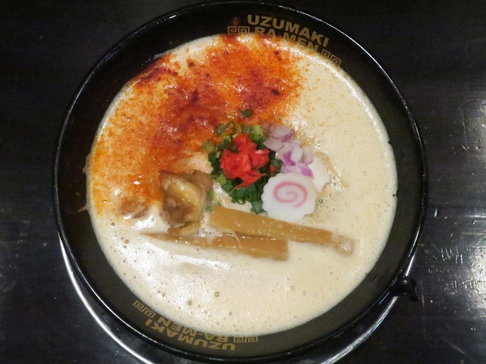 ウズマキラーメン 新潟本店　泡立つ鶏白湯スープと生姜香るジンジャー麺