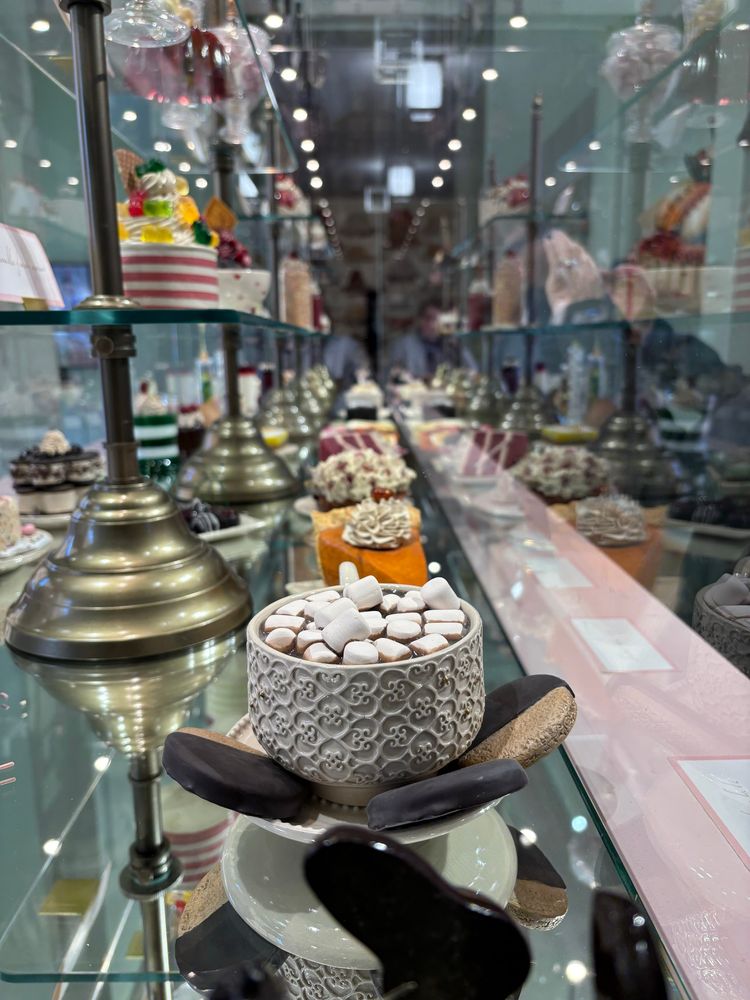 Ceramic models of desserts on display at Kunstmuseum, Den Haag 