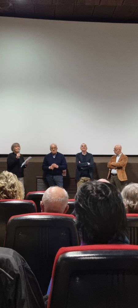 Foto in sala con Marina Marconi della Comunità di Sant'Egidio, lo psichiatra Tommaso Losavio, Massimo Cozza, Direttore DSM
ASL Roma 2, e il regista Maurizio Sciarra, dopo la proiezione del documentario.