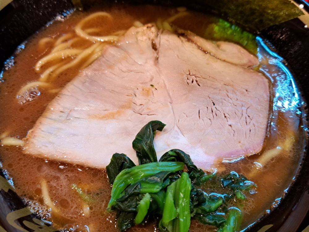 麺硬め、脂多め。