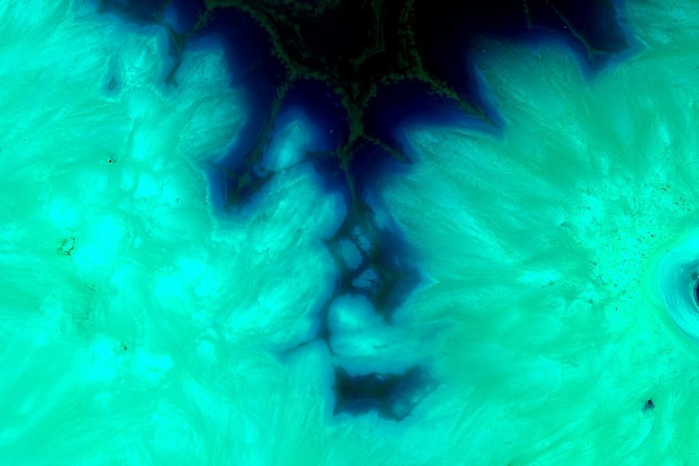 Researchers discover a new color outside the range of human color vision, but you have to laser your retinas to see it