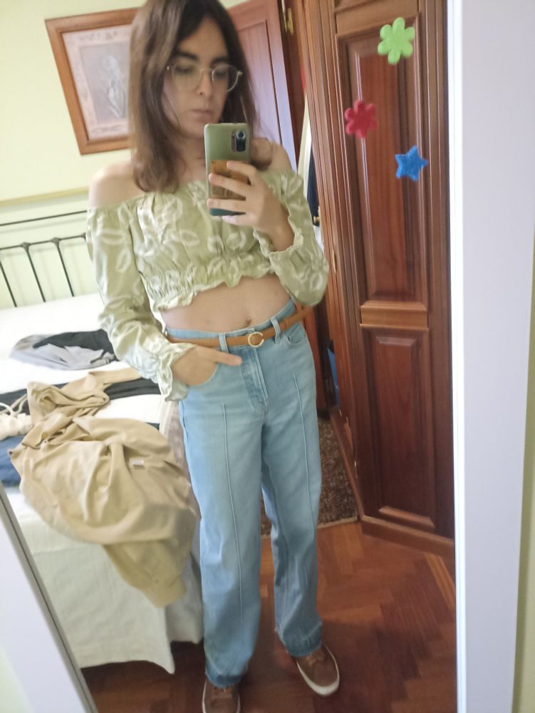 Green tops with open shoulders and visible tummy are so cool