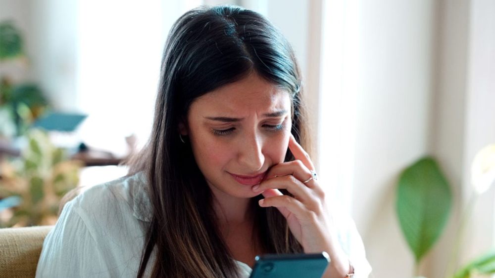 Crush Not Texting You Because His Feelings So Strong That They Scare Him, Finds Imaginary Study