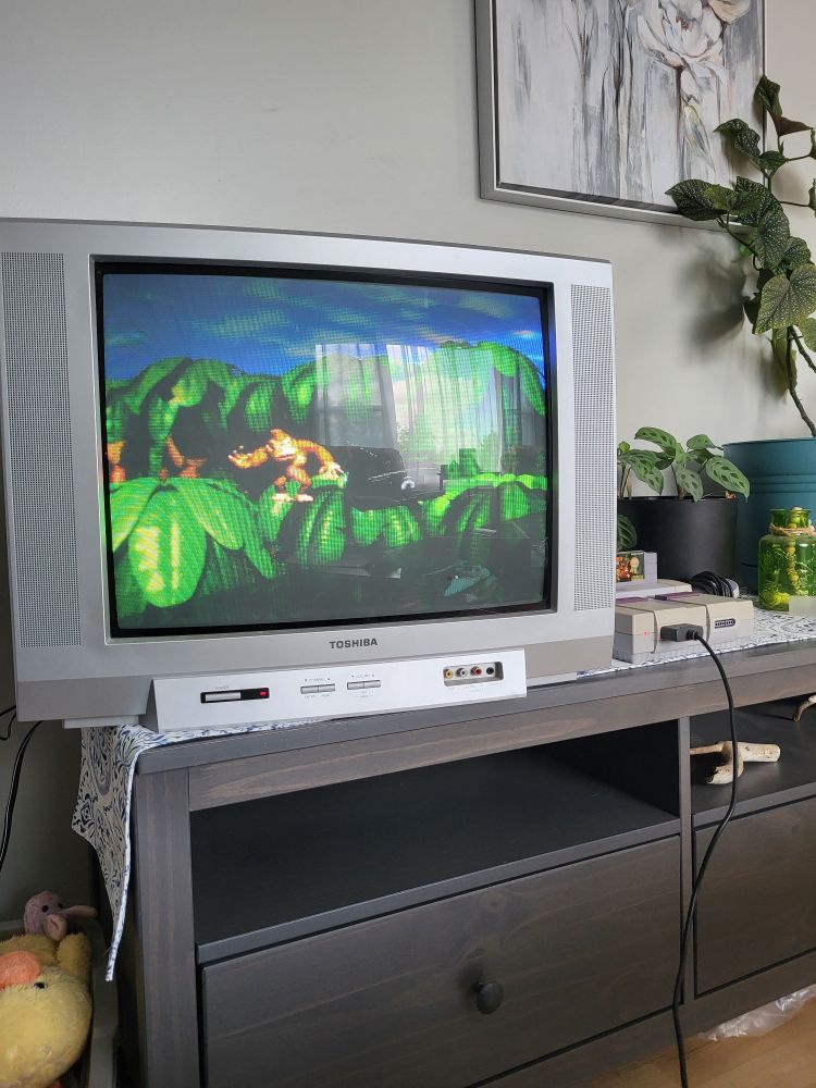 Donkey Kong Country playing on a CRT
