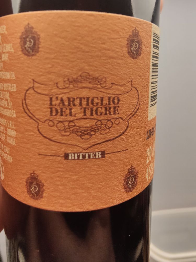 En flaska L'artiglio del tigre.
