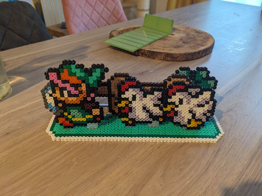 Diorama en perles à repasser de link se faisant poursuivre par deux cocottes.