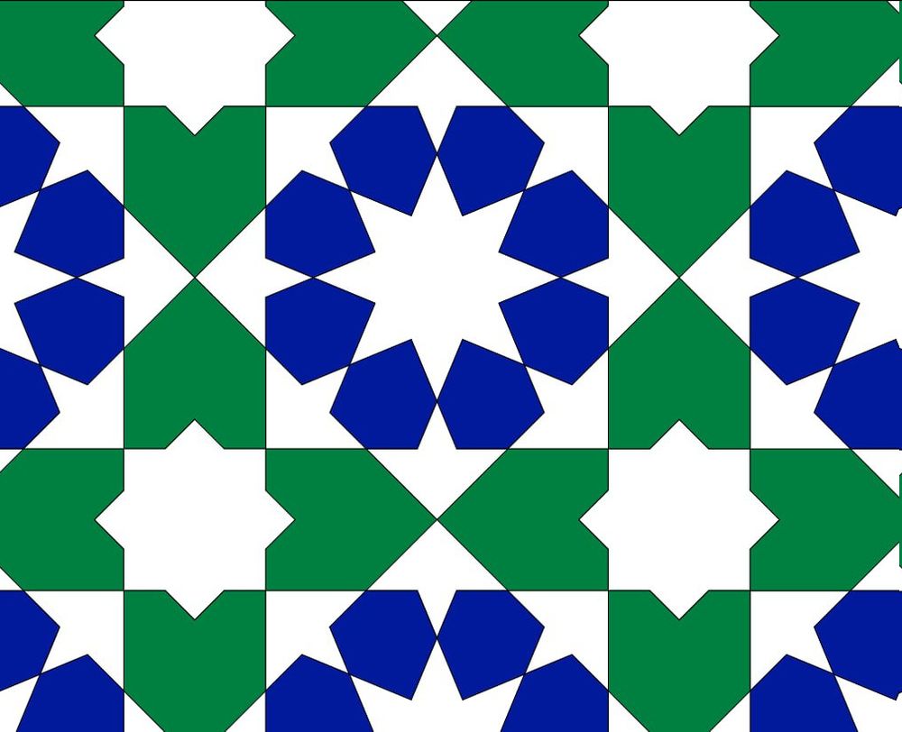 A computer graphic of the tiling pattern in question, with certain shapes highlighted in green or blue to add contrast and definition.