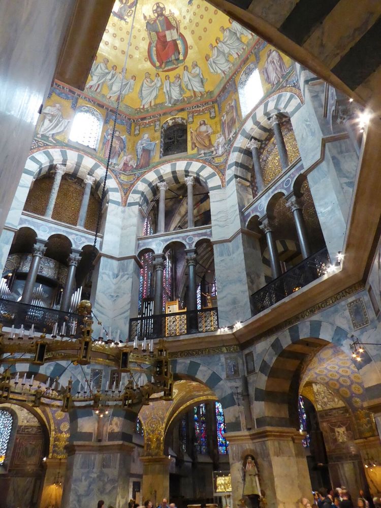 The cathedral in Aachen consists of several sections, each of which was built at different times ranging 

from the early Middle Ages to the late modern era. The foundation stone was laid around 795. The first mosaics were added in 997, but most were added between 1902 and 1913 in a neo-Byzantine style. 

(August 2025)Rüdiger Benninghaus
