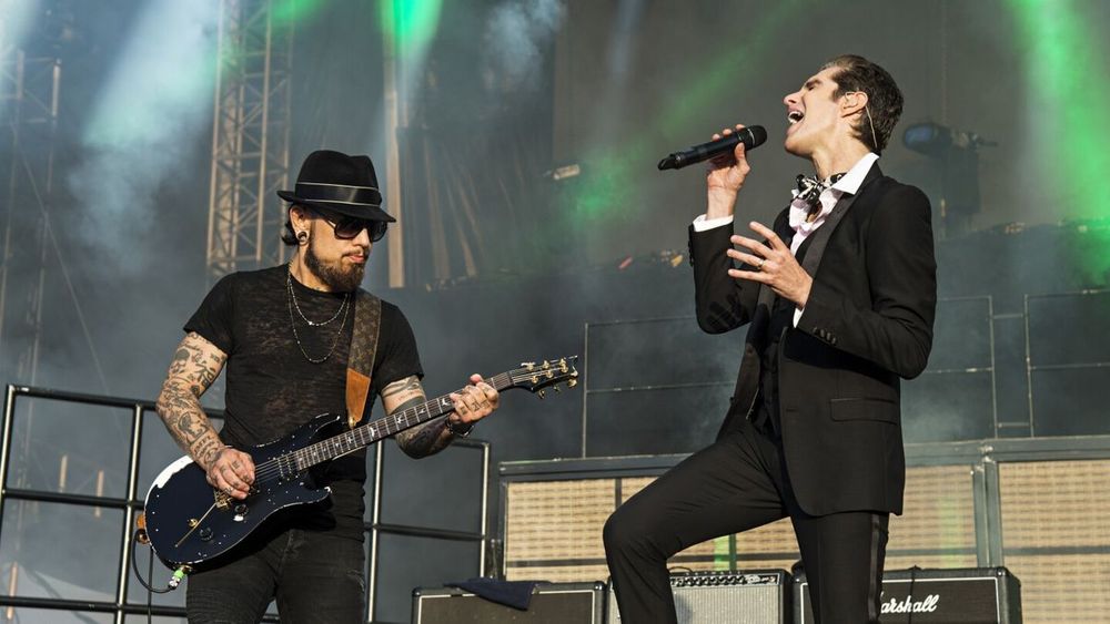 Jane's Addiction bandmates sue each other over onstage fight that ended tour