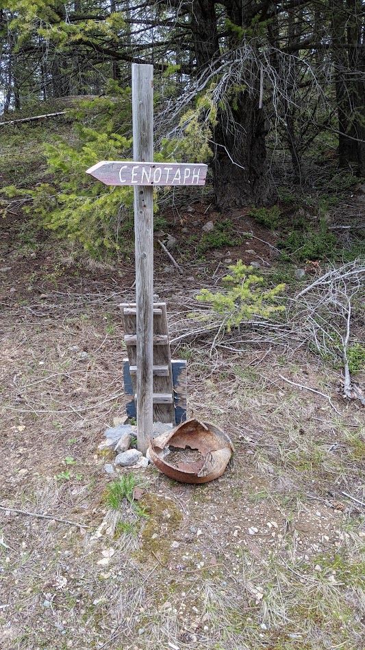 A sign with the word cenotaph and an arrow pointing left