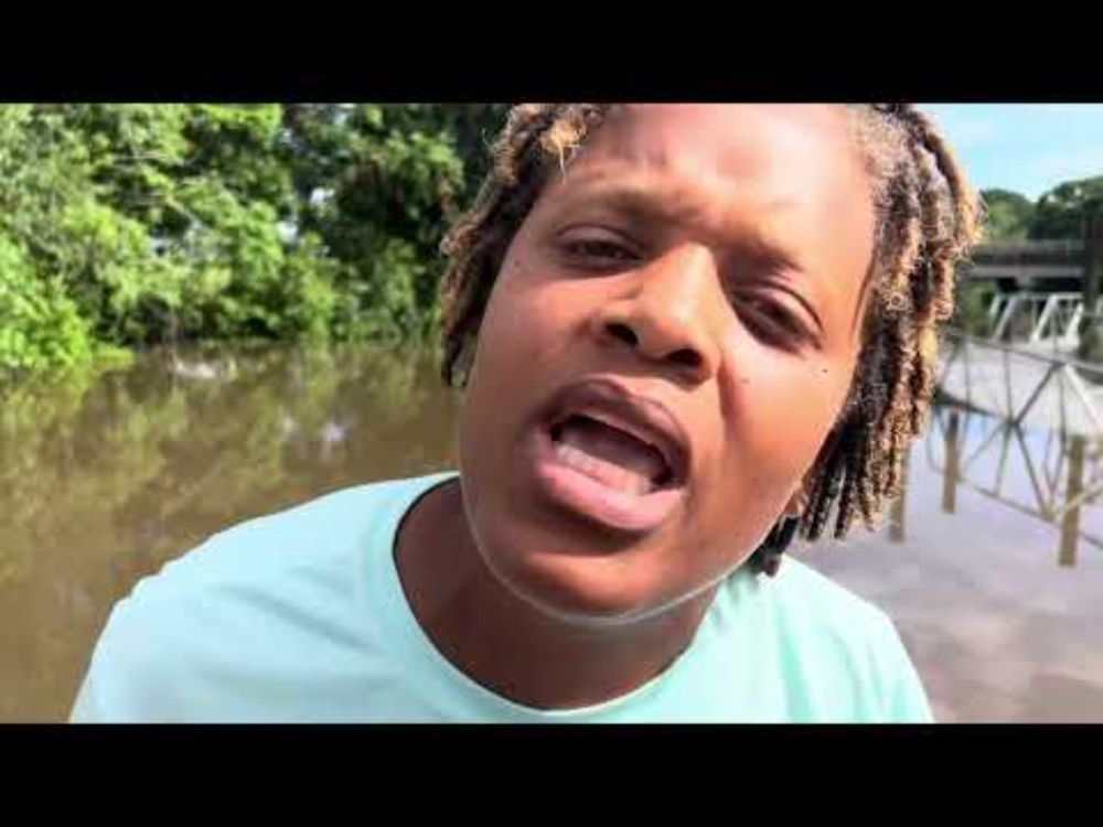 How to tell if alligators in the water in Louisiana