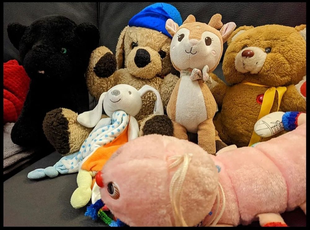 6 peluches : oursons, chenille, panthère, girafe...