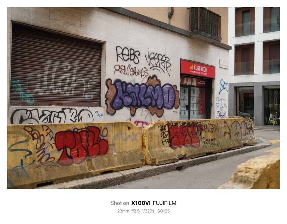 Graffiti near Chinatown, Milan 