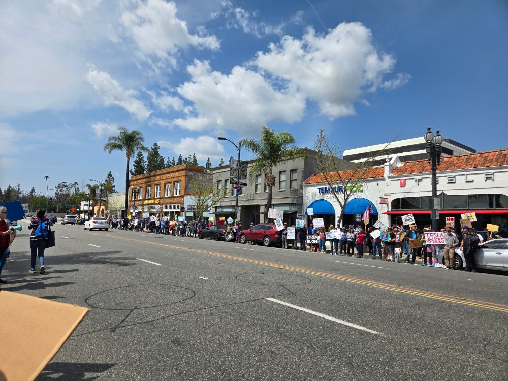 Awesome Tesla protests in Pasadena 