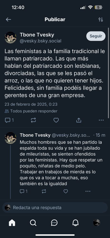 Un idiota @vesky dice “Las feministas a la familia tradicional le llaman patriarcado. Las que más hablan del patriarcado son lesbianas, divorciadas, las que se les pasó el arroz, o las que no quieren tener hijos.
Felicidades, sin familia podéis llegar a gerentes de una gran empresa. Muchos hombres que se han partido la espalda toda su vida y se han jubilado de mileuristas, se sienten ofendidos por 
las feministas. Hay que respetar un poquito, niñatas de medio pelo.
Trabajar en trabajos de mierda es lo que os va a tocar a muchas, eso también es la igualdad”