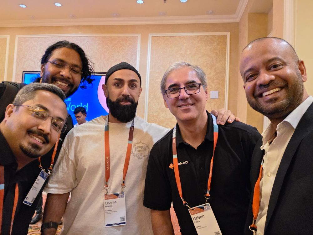 Photo of Oracle ACEs attebding Oracle AI World conference 