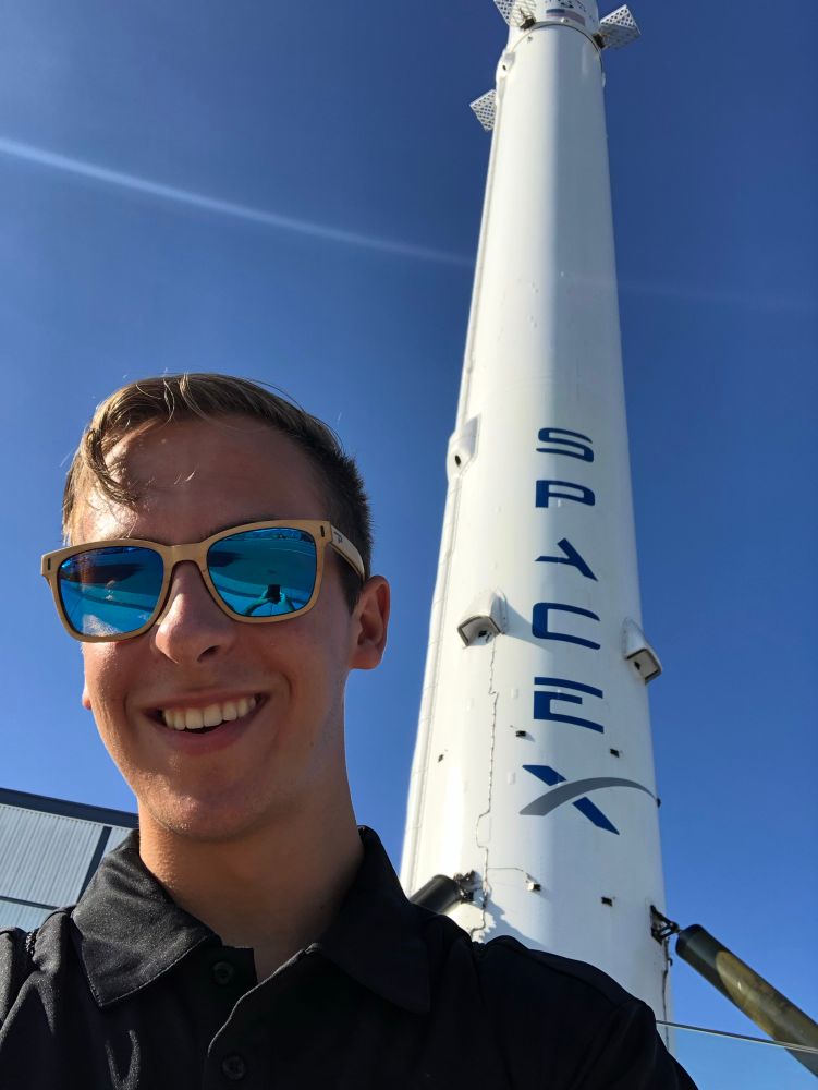A terrifying photo of me in 2019, at the SpaceX headquarters in Hawthorne, CA for the hyperloop competition, before many things happened 