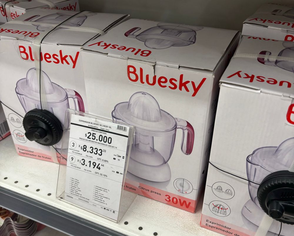 Fruit juicer branded “Bluesky”