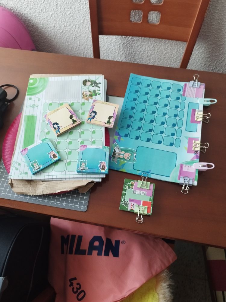 Planificadores y blocs de notas de Stray Kids, Vocaloid y el Yuri verde