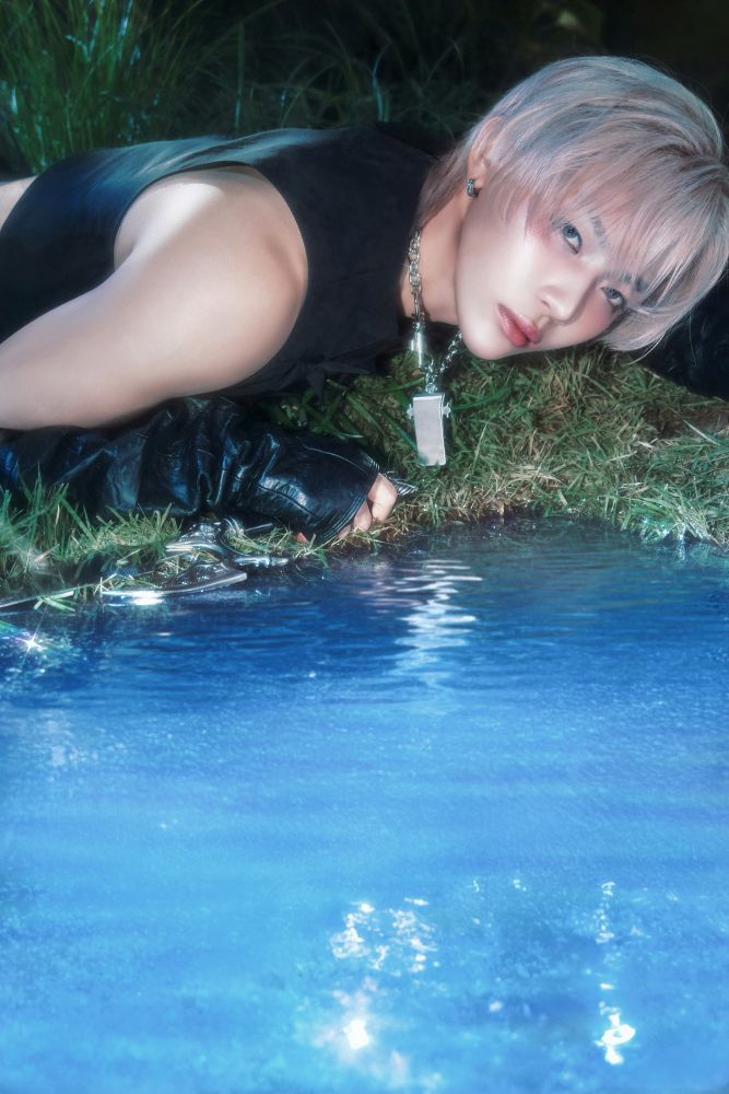 &team nicholas for back to life 
concept photo ROAR ver