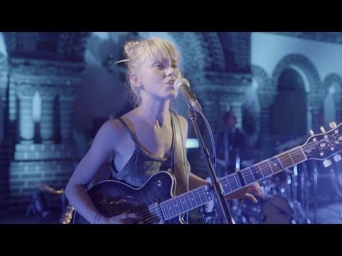 Alice Phoebe Lou - She (Live)