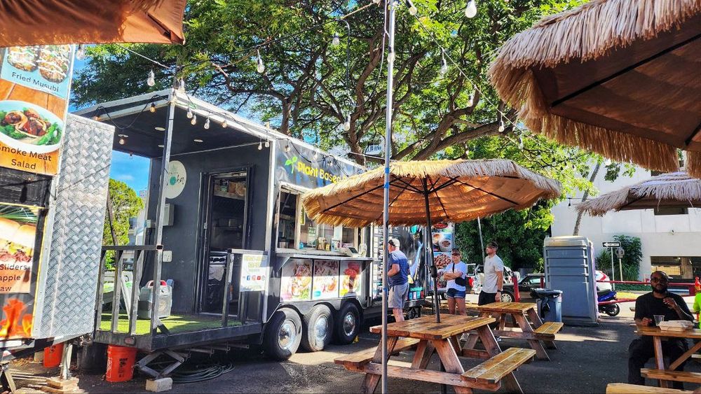Hawaii Leads U.S. in Dining-Out Spending: What Travelers Face. - Dining and Cooking