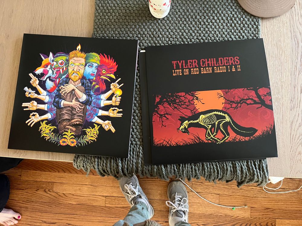 Picture of two vinyls of Tyler Childers