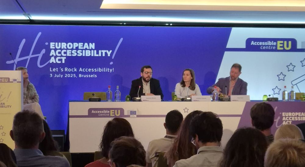 Deputy director Alejandro Moledo moderates a panel wit two speakers next to it