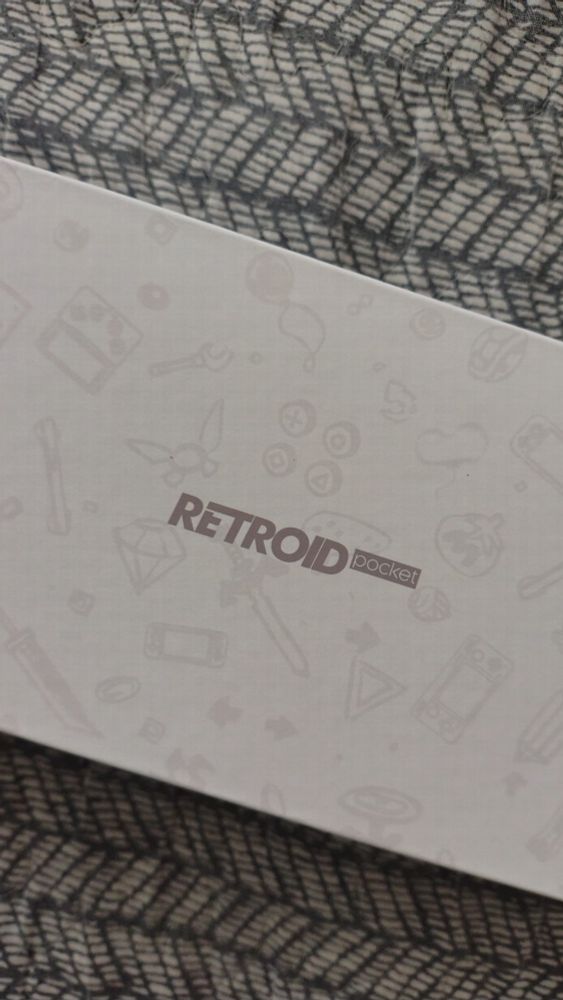 Photo of the Retroid Pocket 5 package