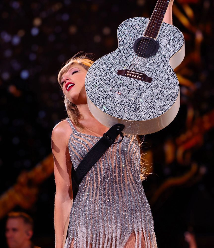 Taylor wearing the fearless long grey fearless body 