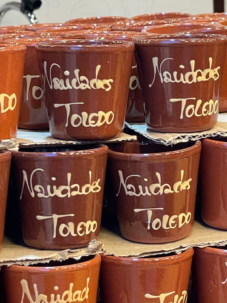 Kleine braune Glühweinbecher „Navidades Toledo“