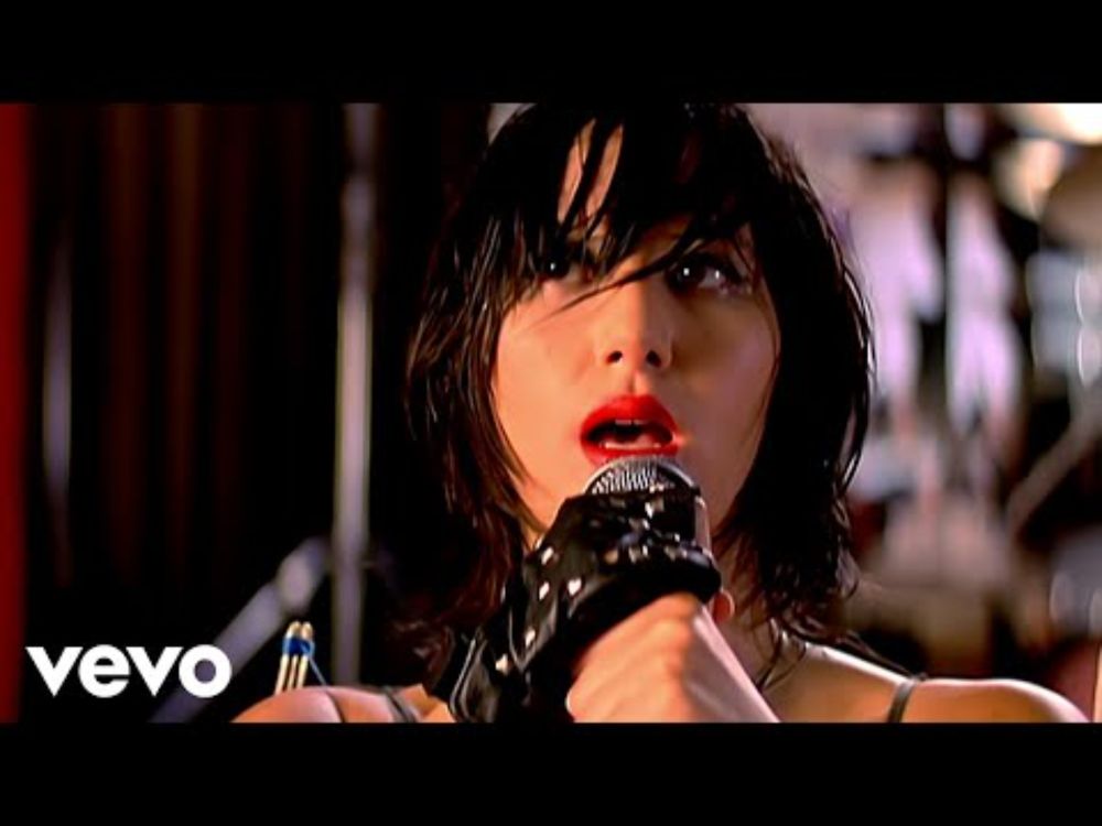 Yeah Yeah Yeahs - Maps (Official Music Video)