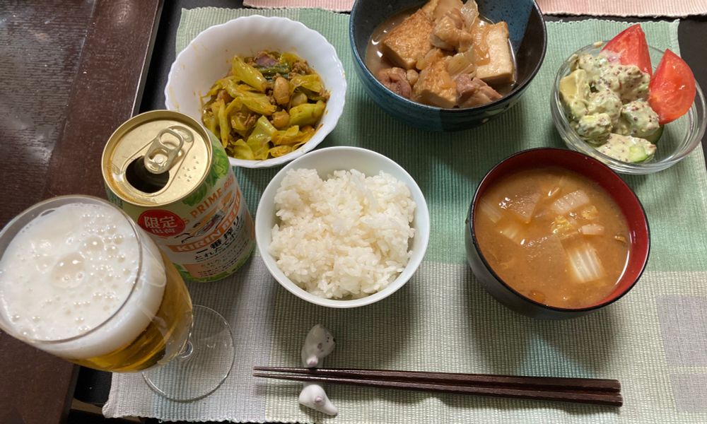 Simmered Meat and Tofu 
Ground Pork and Cabbage Curry Stir-Fry
&
Avocado salad