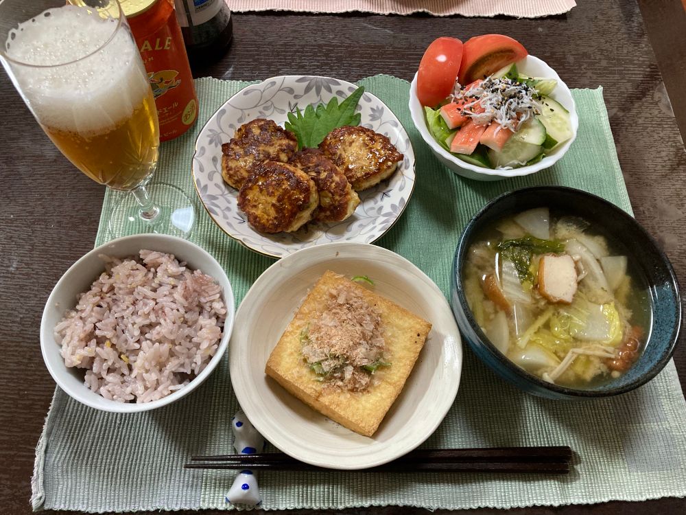 Minced chicken balls
Vegetable salad with Whitebait 
Fried tofu
&
Miso soup with lots of ingredients