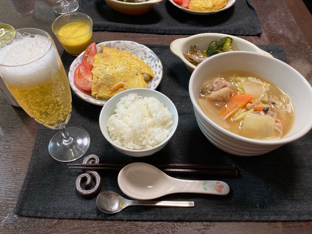 Chicken and vegetable hot pot 
Omelet
Shishamo Ajillo
&
Custard pudding
